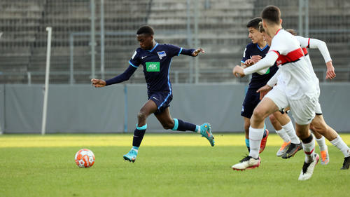 Noel Aseko Nkili (l.) wechselt offenbar zum FC Bayern