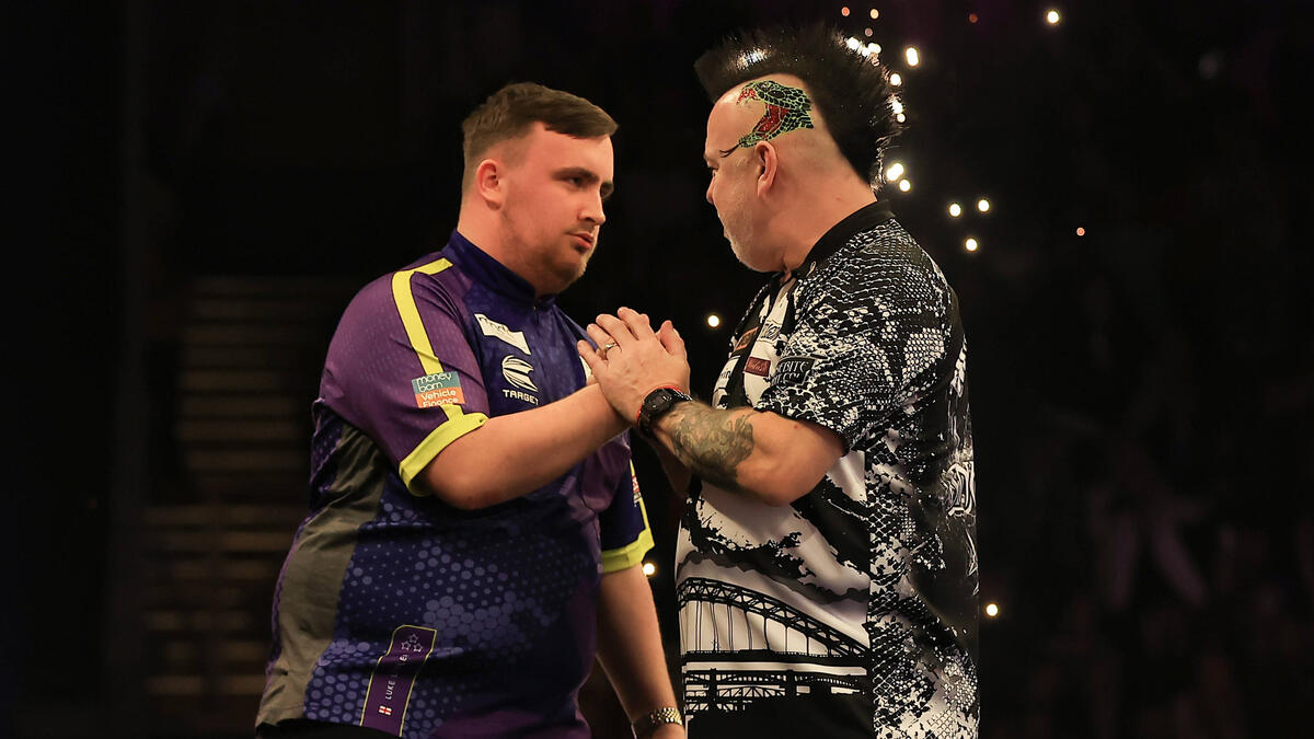 Luke Littler (l.) startet in der Premier League Darts, Peter Wright nicht