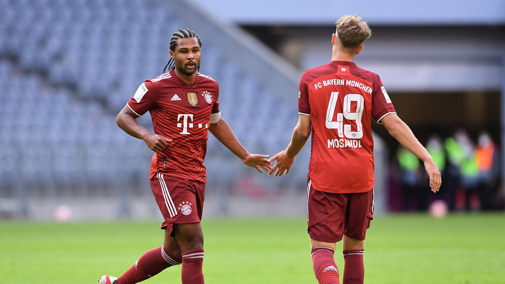 Moritz Mosandl (r.) trainierte bereits mit den Profis des FC Bayern Moritz Mosandl (r.) trainierte bereits mit den Profis des FC Bayern