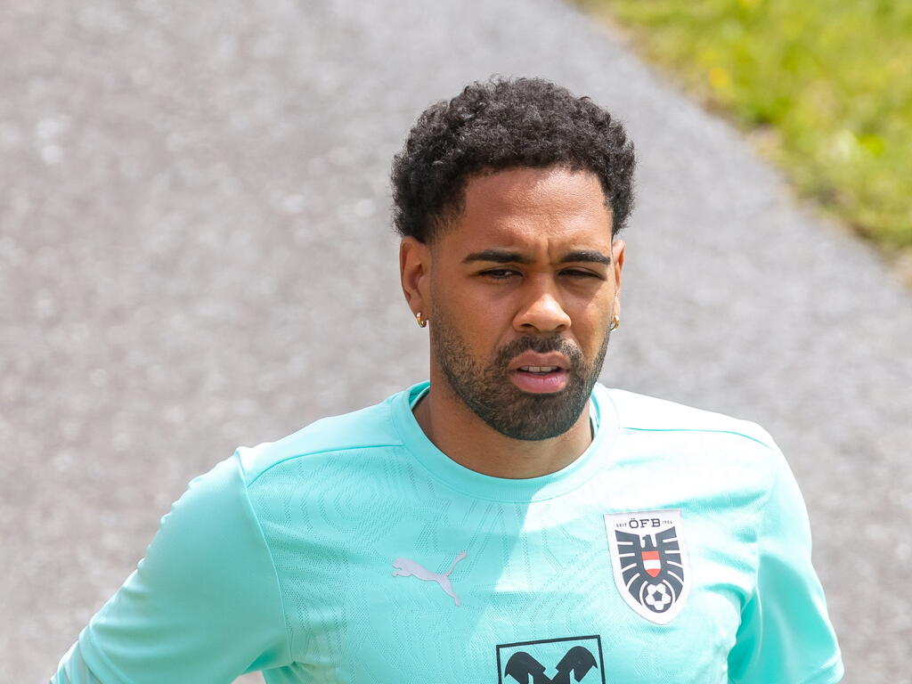 Mwene vor Rumänien-Spiel im Babyglück