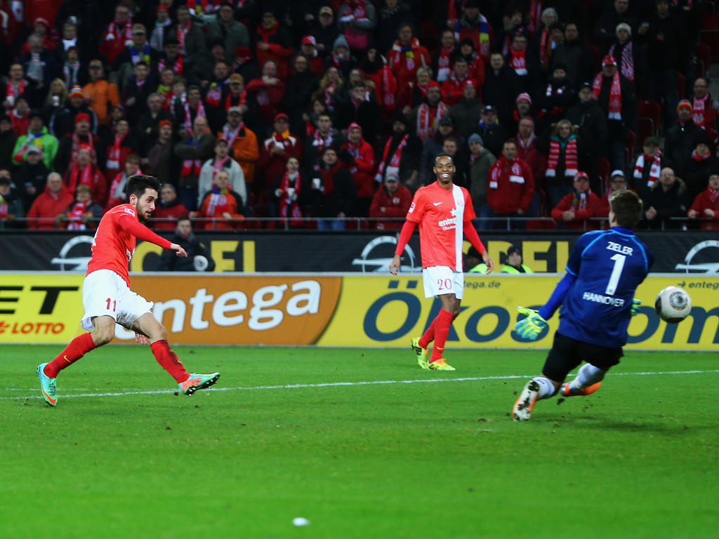 Der Mainzer Yunus Malli (l.) stellte mit seinem 1:0 die Weichen auf Sieg für die Mainzer