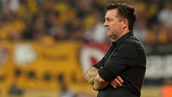 HSV-Sportdirektor Ralf Becker stärkt Trainer Christian Titz den Rücken