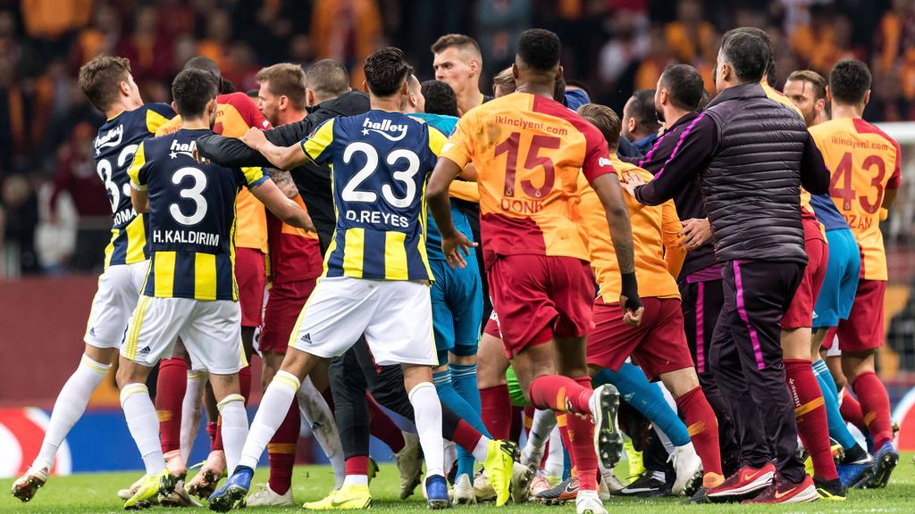 Superlig Galatasaray Verspielt 2 0 Fuhrung Im Derby Gegen Fenerbahce