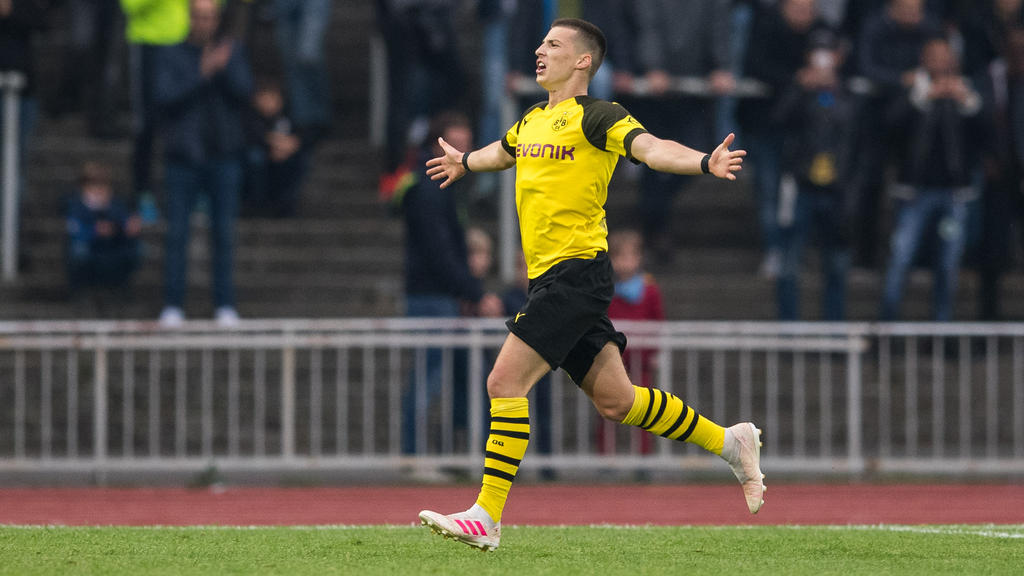 Tobias Raschl (21.02.2000 - Defensives Mittelfeld)