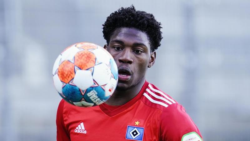 Hamburgs Faride Alidou ist nach seiner Corona-Infektion auf den Trainingsplatz zurückgekehrt Hamburgs Faride Alidou ist nach seiner Corona-Infektion auf den Trainingsplatz zurückgekehrt