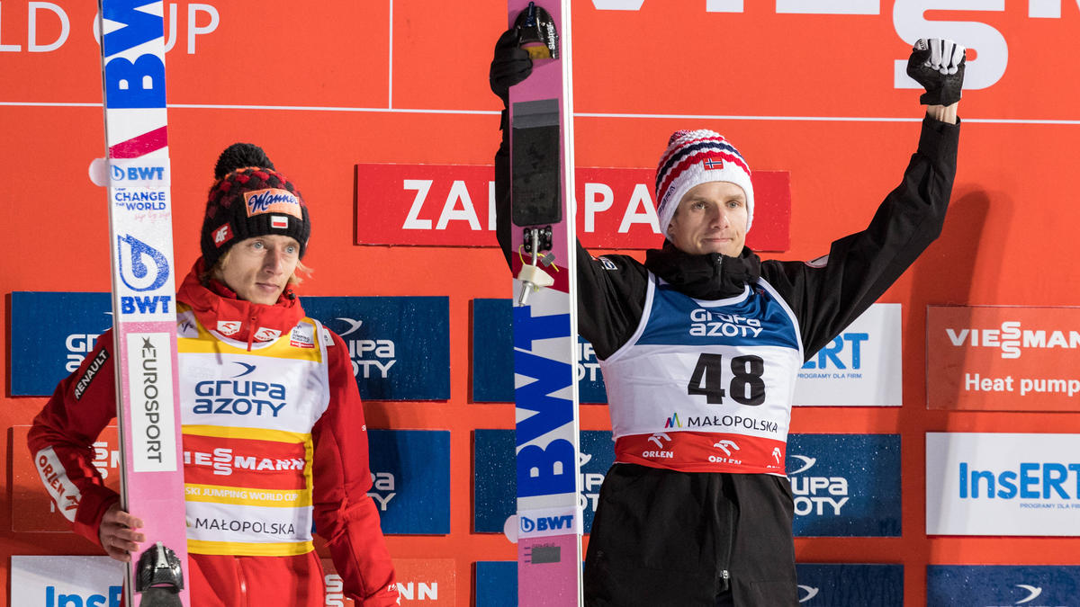 Skispringer Kubacki (l.) wurde in Zakopane Zweiter hinter Granerud (r.)