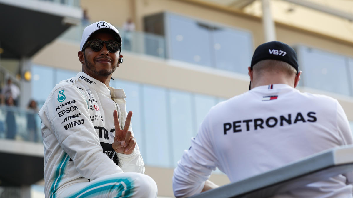 Lewis Hamilton und Valtteri Bottas bekommen Boliden mit einer neuen Lackierung Lewis Hamilton und Valtteri Bottas bekommen Boliden mit einer neuen Lackierung