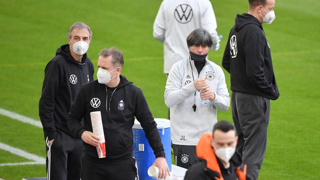 Joachim Löw lobt Dr. TIm Meyer Joachim Löw lobt Dr. TIm Meyer