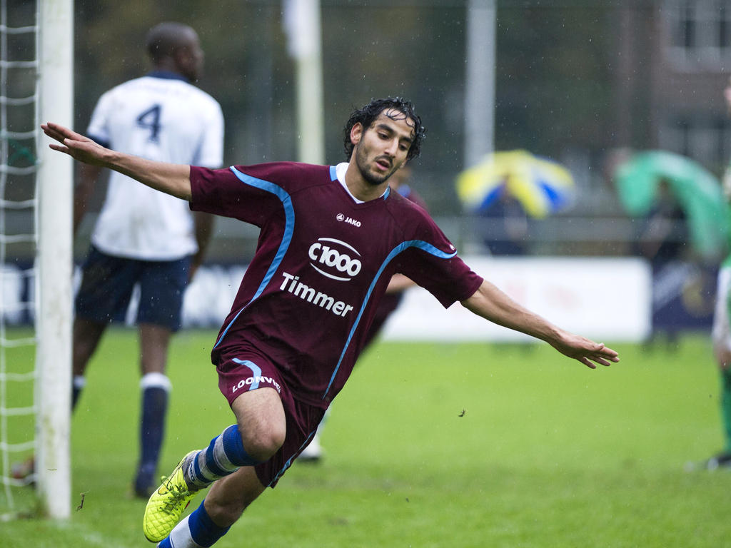 Abderrahim Loukili viert zijn treffer tijdens het competitieduel Koninklijke HFC - FC Lienden. (16-11-2014)