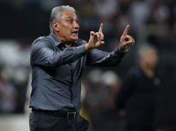 El técnico del Corinthians, Tite, no estuvo contento con su equipo. (Foto: Getty)