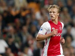 Kasper Dolberg loert op een kans om nog eens te scoren tijdens de wedstrijd tussen Ajax en PEC Zwolle. (24-09-2016)