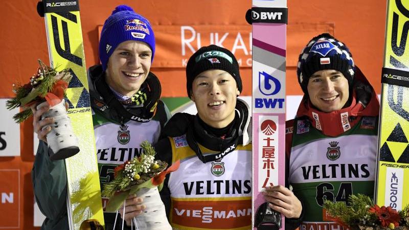Andreas Wellinger (l.) ist formstärkster deutscher Skispringer Andreas Wellinger (l.) ist formstärkster deutscher Skispringer