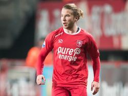Jeroen van der Lely voor FC Twente in actie tegen AZ Alkmaar. (17-12-2016)