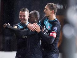 Jetro Willems (m.), Bart Ramselaar (l.) en Luuk de Jong (r.) vieren het doelpunt dat ze op voorsprong zet in Alkmaar tegen AZ. (04-02-2017)