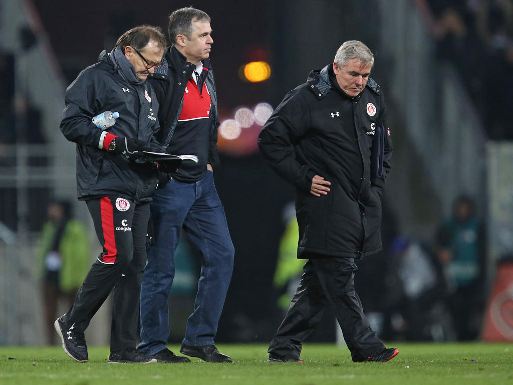 Ewald Lienen (l.) soll St. Pauli zusammen mit Olaf Janßen (r.) aus der Krise führen Ewald Lienen (l.) soll St. Pauli zusammen mit Olaf Janßen (r.) aus der Krise führen