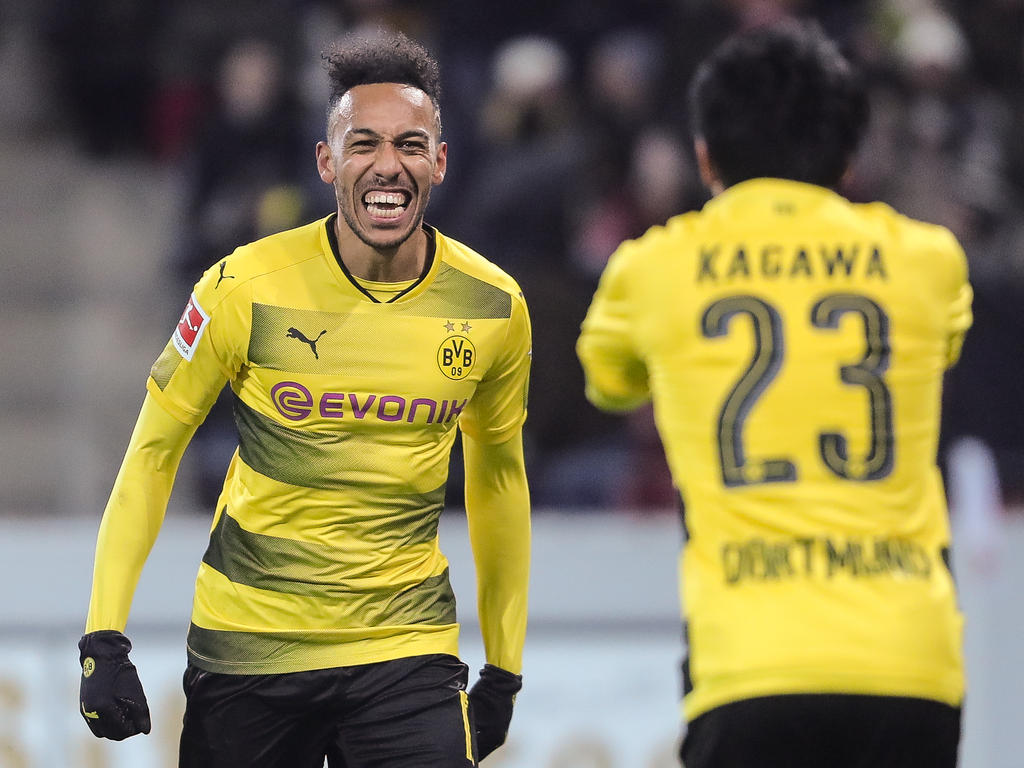 Pierre-Emerick Aubameyang (l.) lobt Dortmund und die BVB-Fans