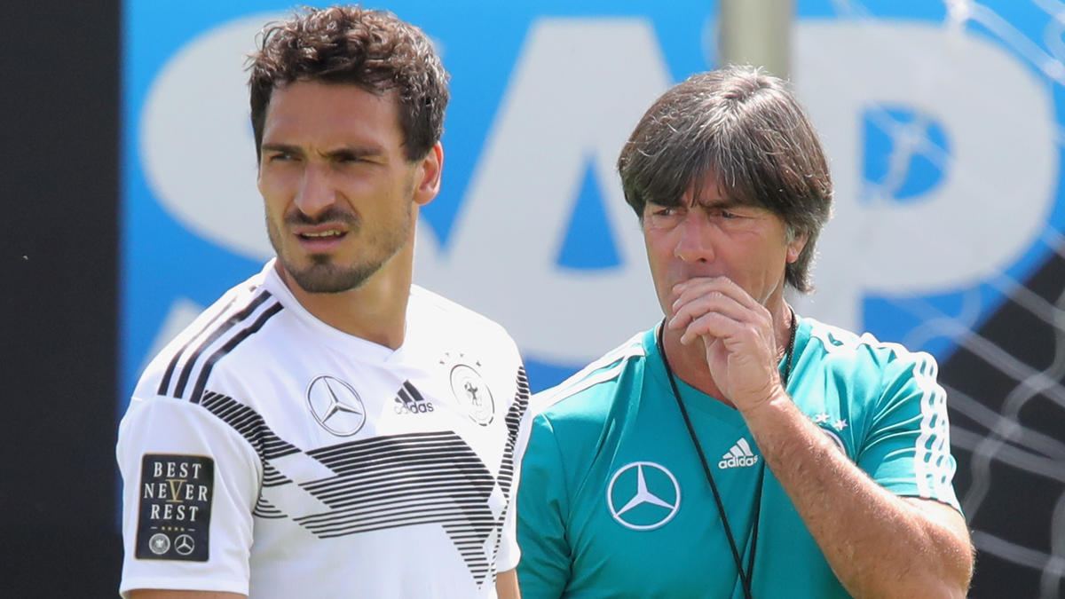 Jogi Löw schließt ein Comeback von Mats Hummels nicht aus Jogi Löw schließt ein Comeback von Mats Hummels nicht aus