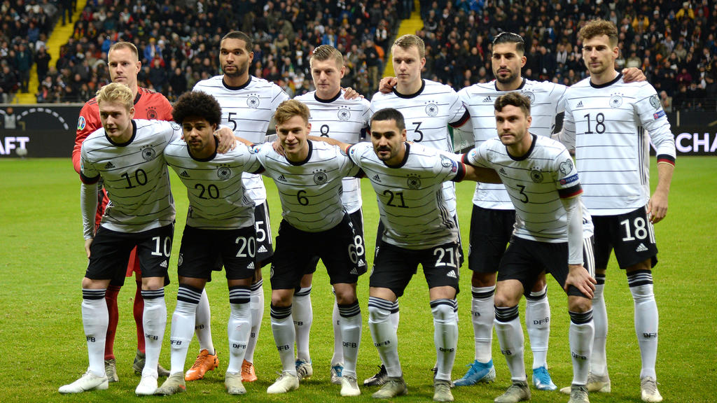 Jonas Hector (vorne rechts) wird nicht mit zur Fußball-WM nach Katar fahren Jonas Hector (vorne rechts) wird nicht mit zur Fußball-WM nach Katar fahren