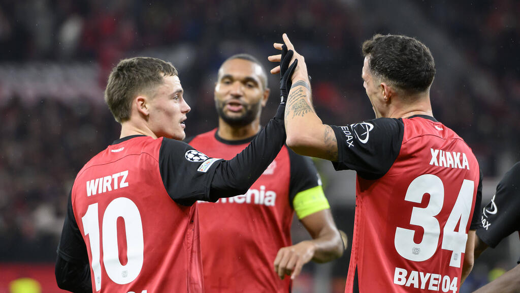 Bayer Leverkusen könnte schon im Winter auf die drohenden Abgänge von Wirtz (l.) und Tah (M.) reagieren