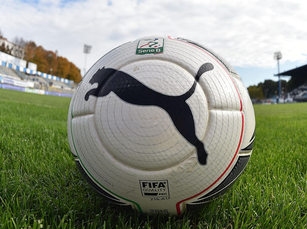 Balón con el logotipo de la marca alemana Puma. (Foto: Getty)