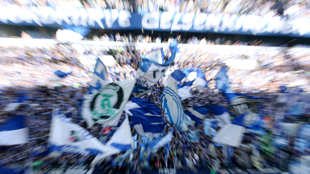 Smartphone statt Support: Die Ultras Gelsenkirchen kritisieren Teile der Schalke-Fanszene Smartphone statt Support: Die Ultras Gelsenkirchen kritisieren Teile der Schalke-Fanszene