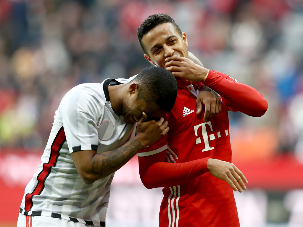Thiago (r.) bleibt Bayern München wohl treu