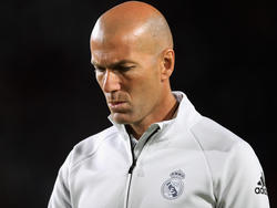 Zidane medita durante un entrenamiento de pretemporada. (Foto: Getty)