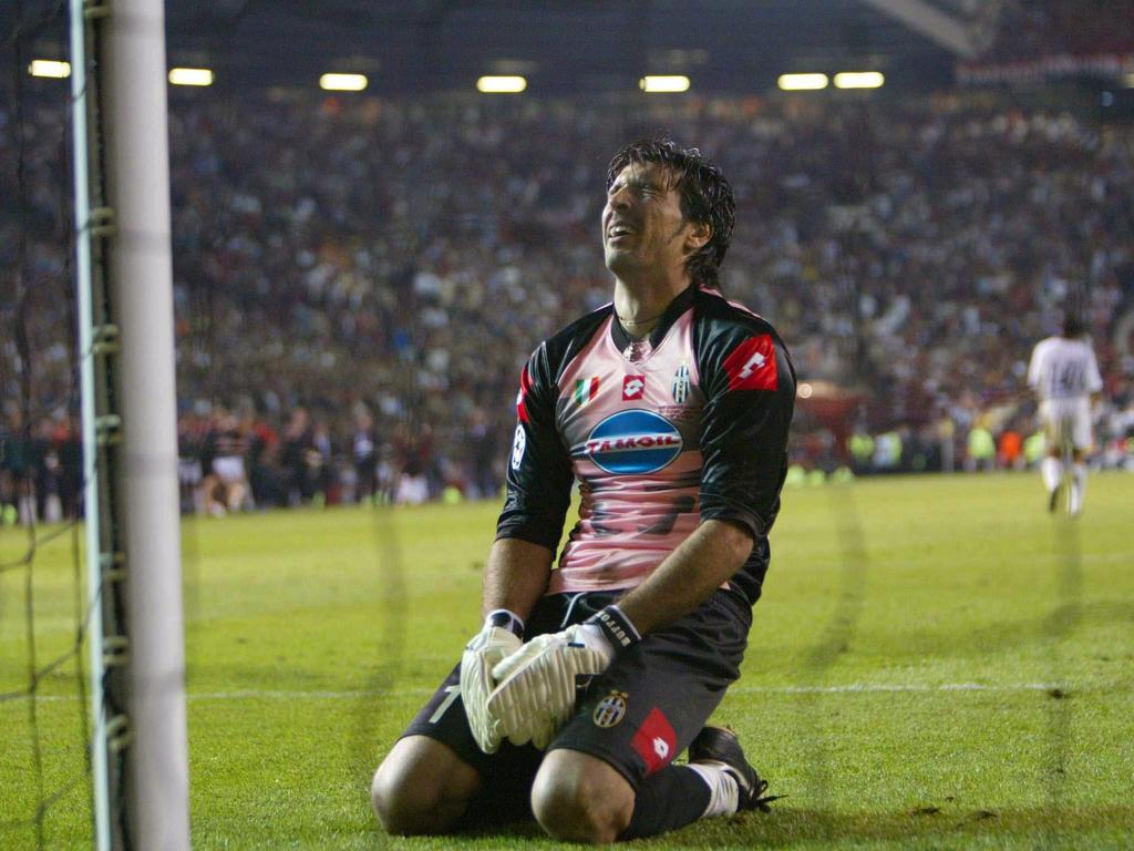 En la final 2003, Shevchenko engañó a Buffon en el quinto penalti y dio el título al Milan. (Foto: Getty) En la final 2003, Shevchenko engañó a Buffon en el quinto penalti y dio el título al Milan. (Foto: Getty)