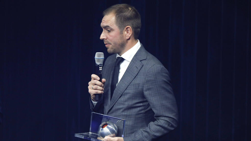 Philipp Lahm versteht das Verhalten des FC Bayern im Vertragspoker mit Joshua Kimmich Philipp Lahm versteht das Verhalten des FC Bayern im Vertragspoker mit Joshua Kimmich