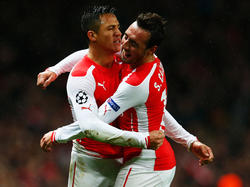 Alexis celebra un gol con Cazorla, al que considera un "jugador espectacular". (Foto: Getty)