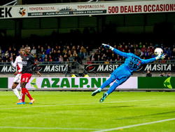 Excelsior-doelman Gino Coutinho (r.) kan niet voorkomen dat FC Utrecht op gelijke hoogte komt op Woudestein. (07-11-2014)