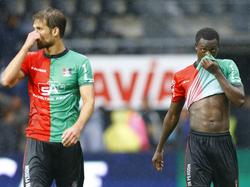 Christian Santos (l.) en Janio Bikel (r.) balen na afloop van het competitieduel Heracles Almelo - NEC Nijmegen. (16-08-2015)