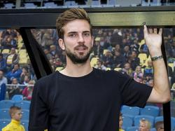 Davy Pröpper neemt voorafgaand aan het competitieduel Vitesse - De Graafschap afscheid van zijn oude club Vitesse. De middenvelder vertrok afgelopen zomer naar PSV. (20-09-2015)
