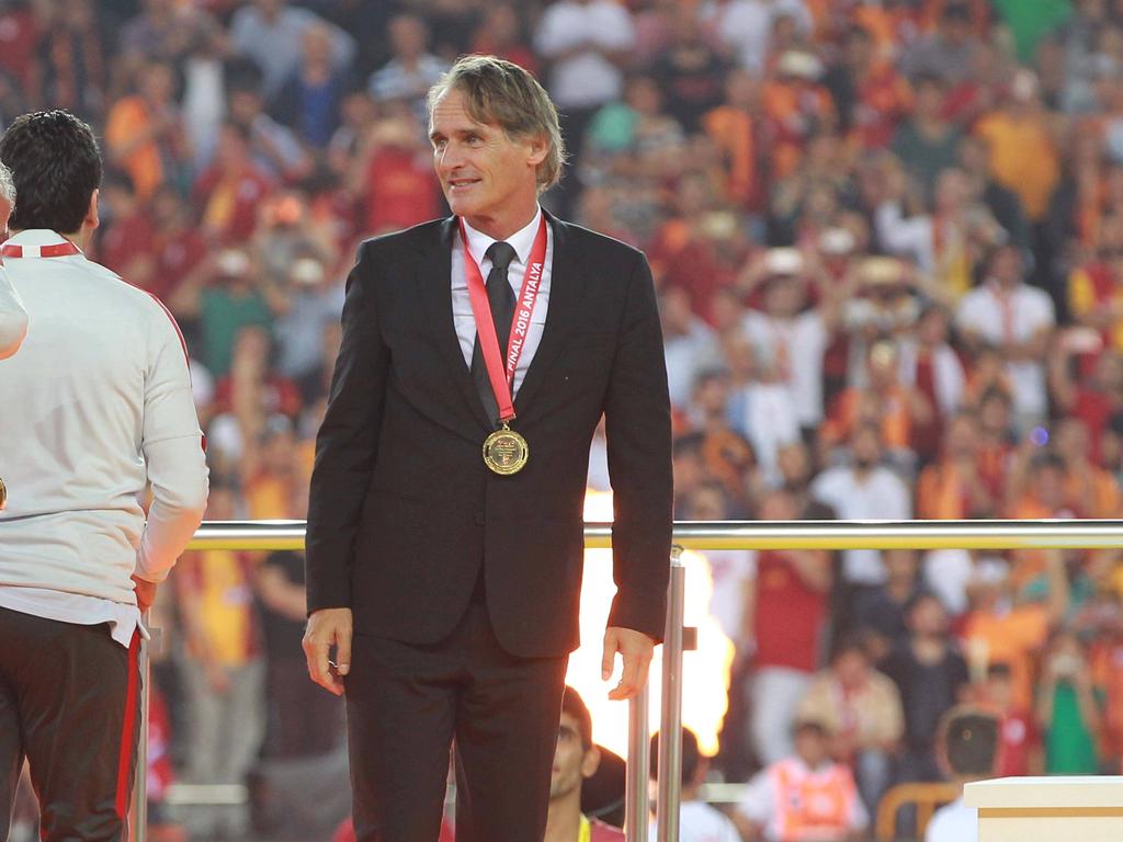 De Nederlandse trainer heeft met Galatasaray zojuist de Turkse beker gewonnen ten koste van Fenerbahçe. (26-05-2016)