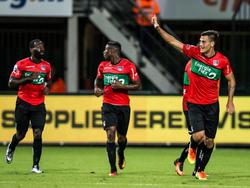 Dario Dumić (r.) viert zijn doelpunt voor NEC tegen sc Heerenveen. (20-08-2016)