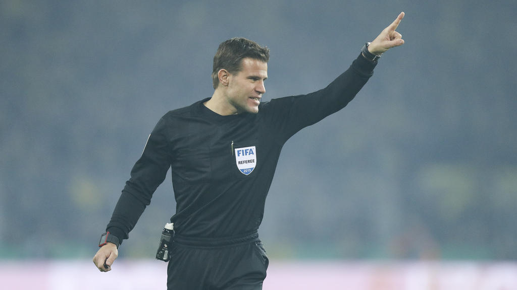 Felix Brych findet Handspiel-Entscheidungen herausfordernd Felix Brych findet Handspiel-Entscheidungen herausfordernd