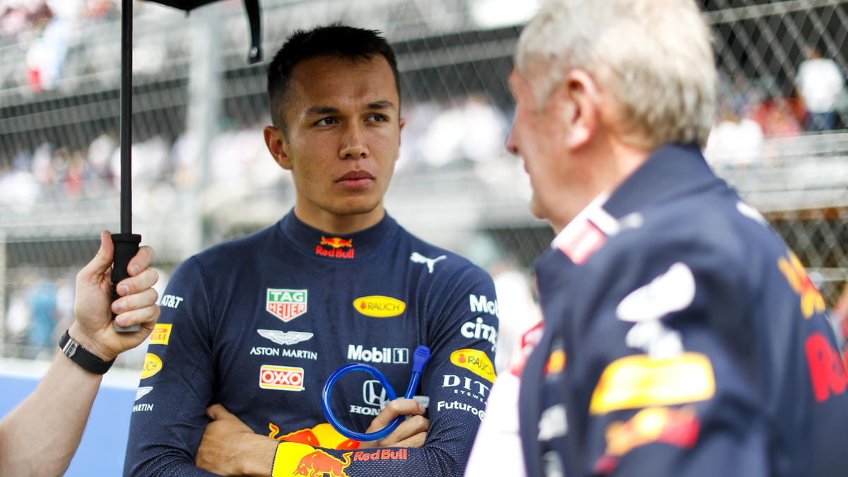Alexander Albon (li.) hat nur noch wenig Zeit, Helmut Marko von sich zu überzeugen Alexander Albon (li.) hat nur noch wenig Zeit, Helmut Marko von sich zu überzeugen
