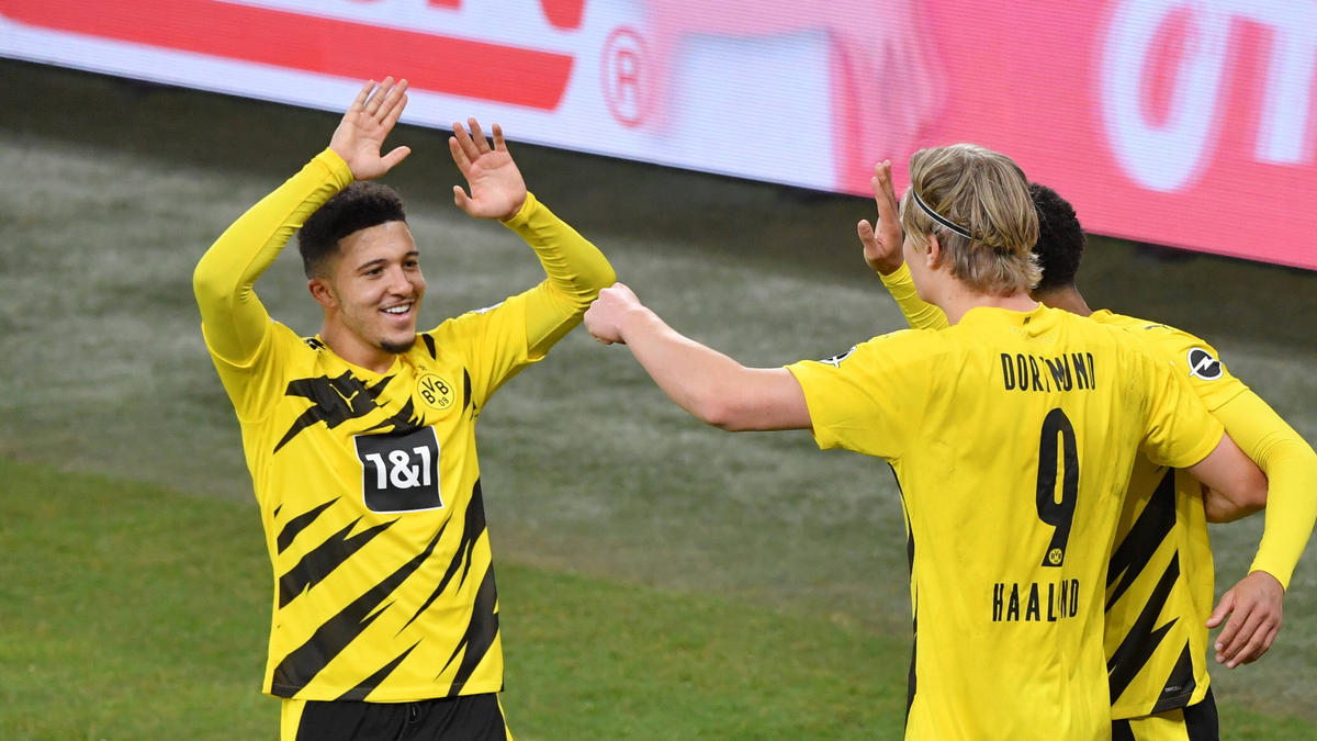 Bvb Jadon Sancho Macht Nachsten Schritt Beim Borussia Dortmund Fuhrungsfigur Beim 4 0 Gegen Schalke 04