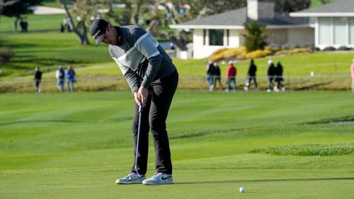 Der Engländer Justin Rose beim PGA-Turnier in Pebble Beach in Aktion