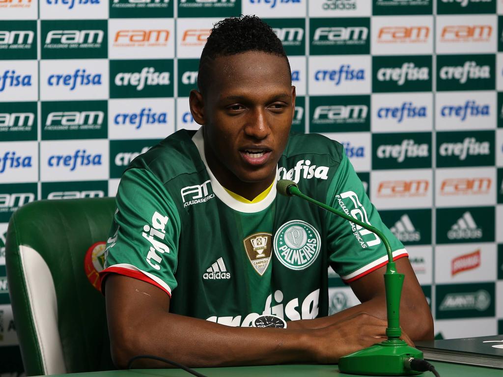 Yerry Mina en una rueda de prensa con el Palmeiras. (Foto: Imago)