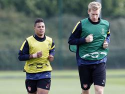 Gnabry und Mertesacker standen einst gemeinsam für Arsenal auf dem Rasen