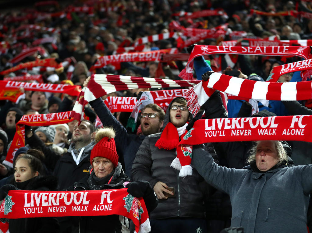 Aficionados del Liverpool durante el duelo ante el Southampton. (Foto: Getty)