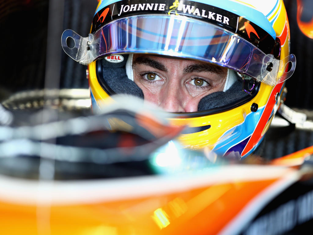 Alonso-Train: Der McLaren-Pilot kämpfte mit allen Mitteln um einen Punkt Alonso-Train: Der McLaren-Pilot kämpfte mit allen Mitteln um einen Punkt