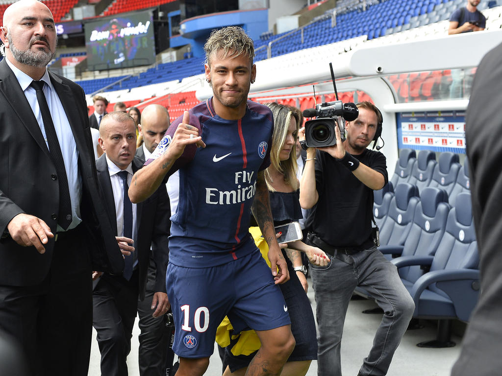 Einer der sportlichen Aufreger 2017: Neymars Wechsel zu PSG Einer der sportlichen Aufreger 2017: Neymars Wechsel zu PSG