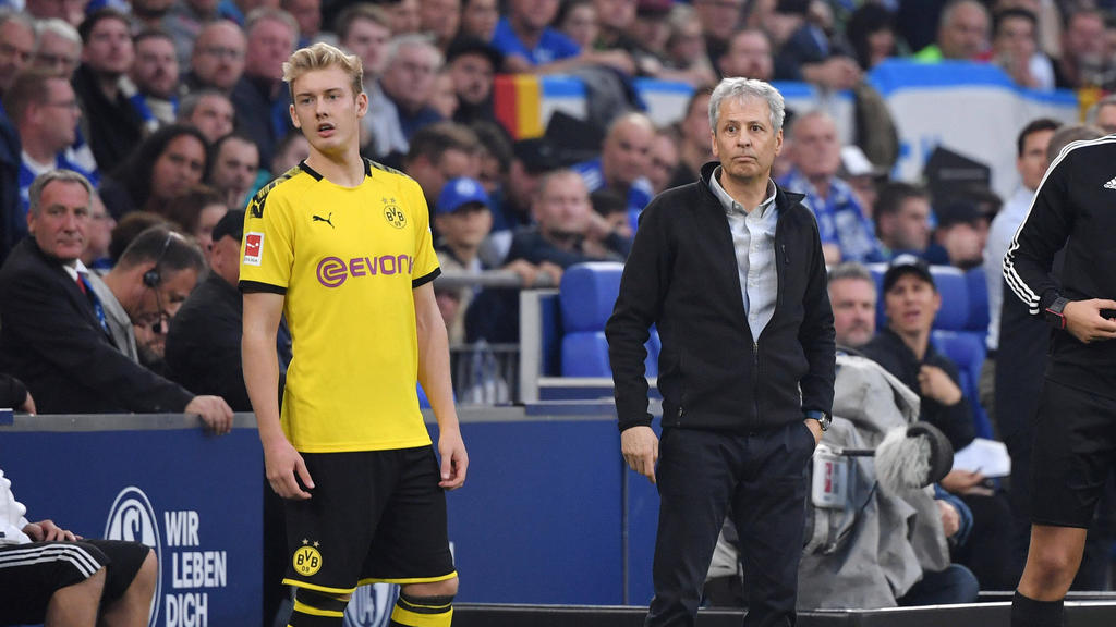 BVB-Coach Lucien Favre sieht keine Chance für einen Einsatz von Julian Brandt (l.) BVB-Coach Lucien Favre sieht keine Chance für einen Einsatz von Julian Brandt (l.)