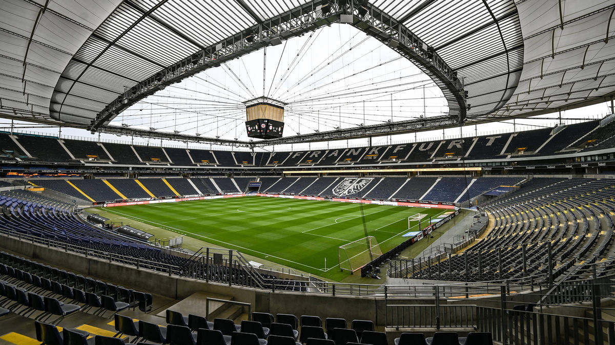 Eintracht Frankfurt darf wieder Zuschauer ins Stadion lassen Eintracht Frankfurt darf wieder Zuschauer ins Stadion lassen