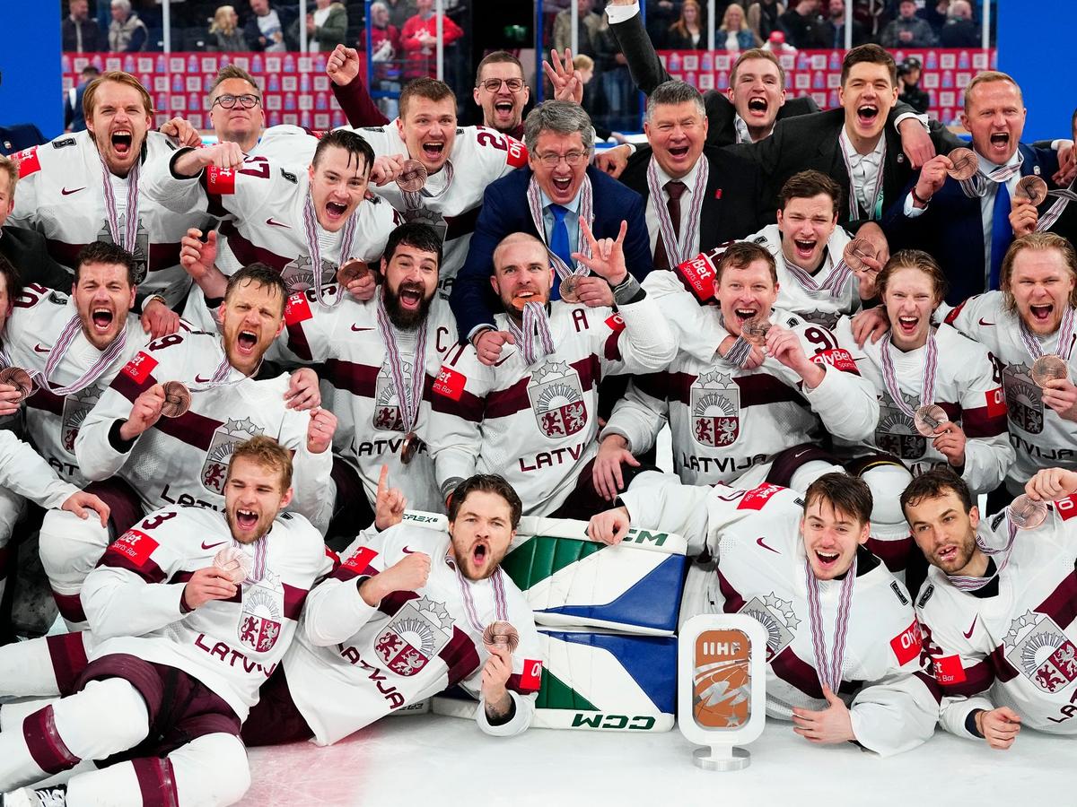 Die Letten feiern die Bronzemedaille bei der Eishockey-WM