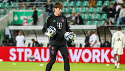 Bayern-Nachwuchskeeper Max Schmitt trainiert schon mit seinem "großen Vorbild"