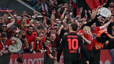 Bayer Leverkusen feiert am 26. Mai mit seinen Fans