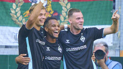 Felix Agu (M.) ist Stammspieler bei Werder Bremen
